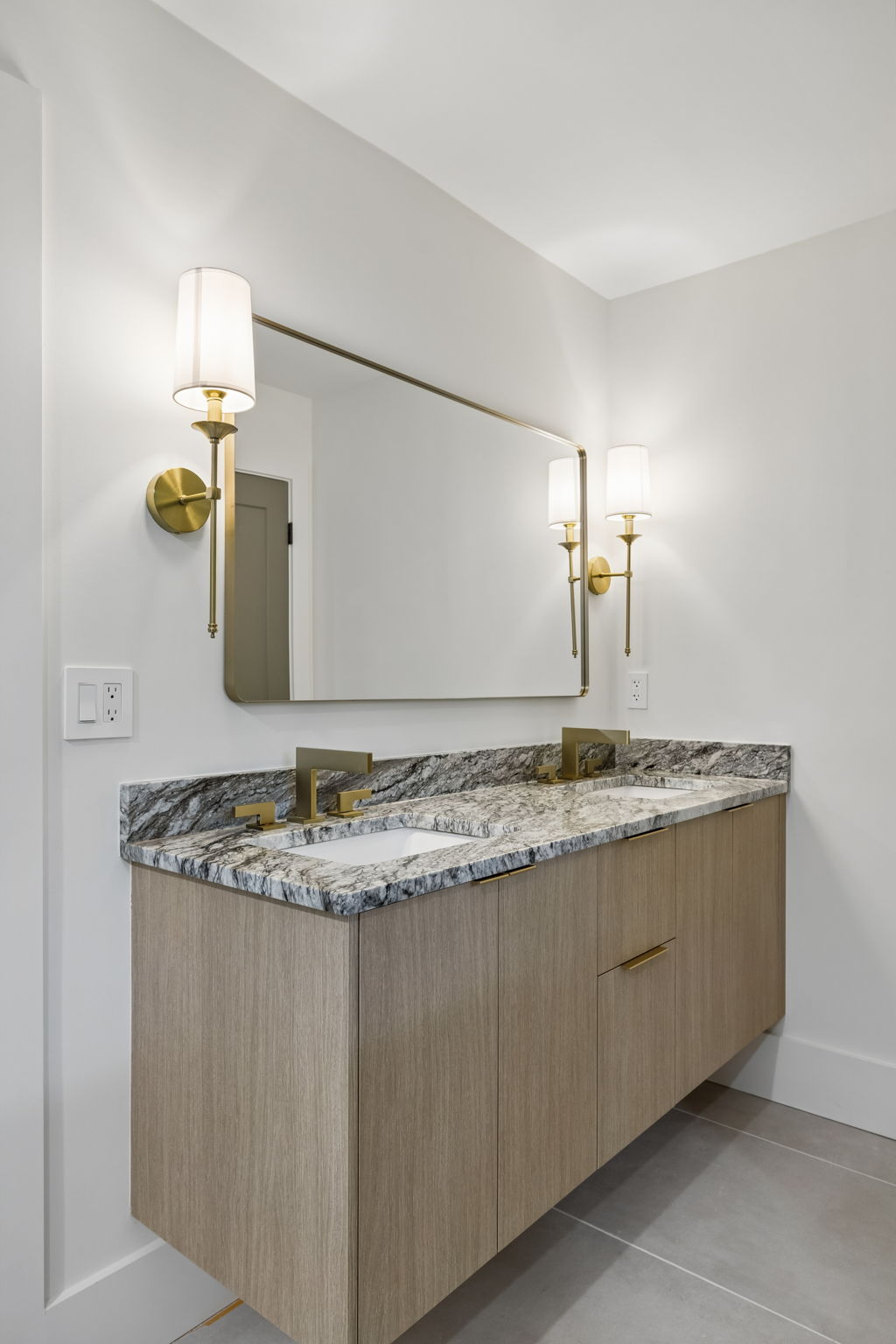  Photo 54