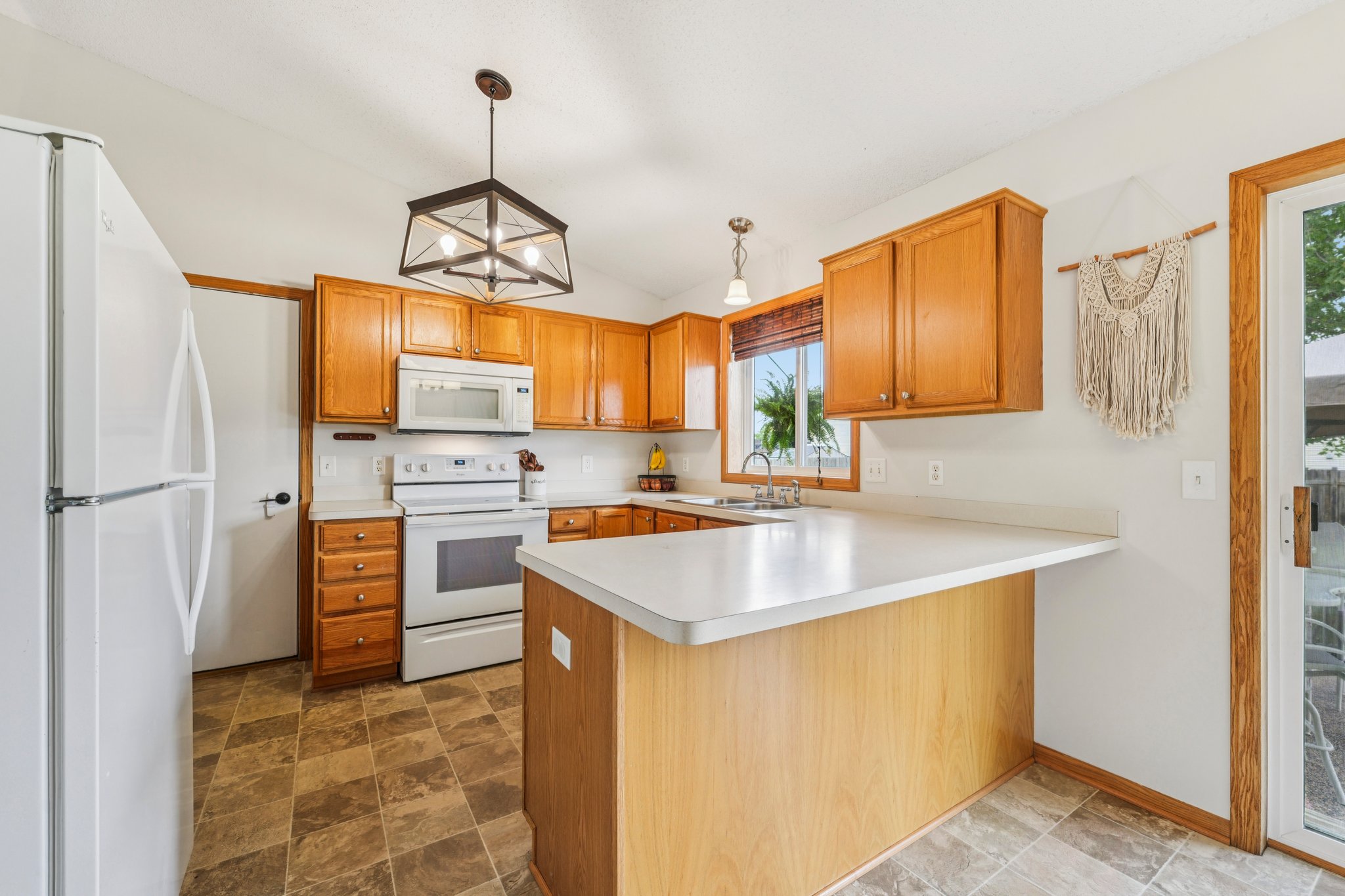 Frontier Cir-1706-015.jpg