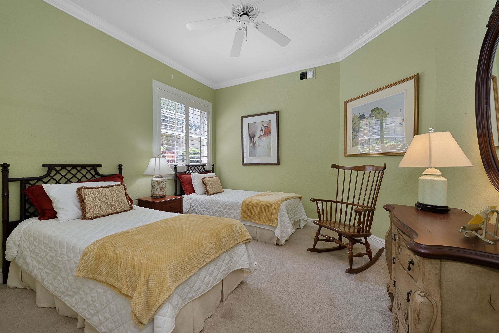 Guest bed