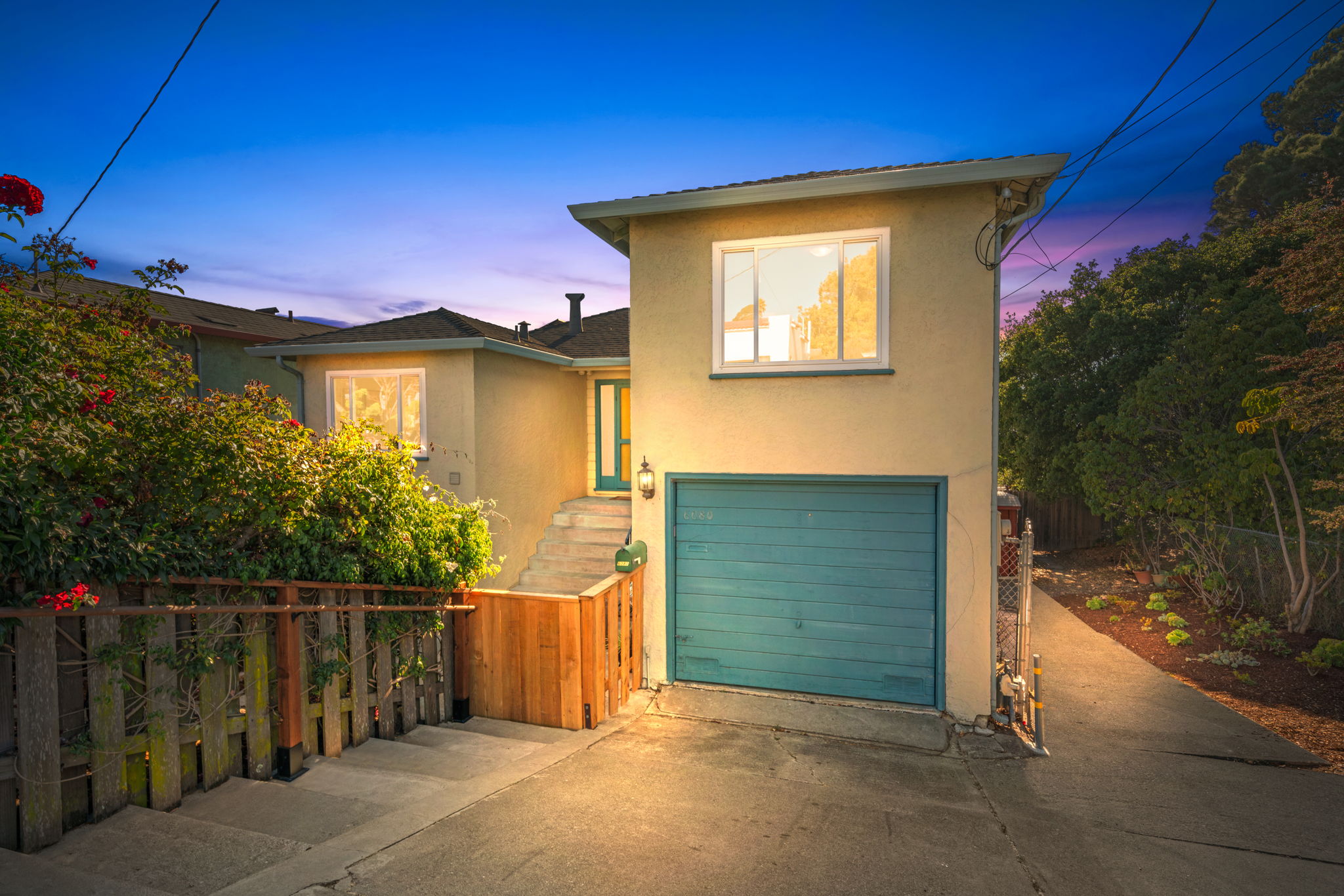 Attached Garage/Driveway