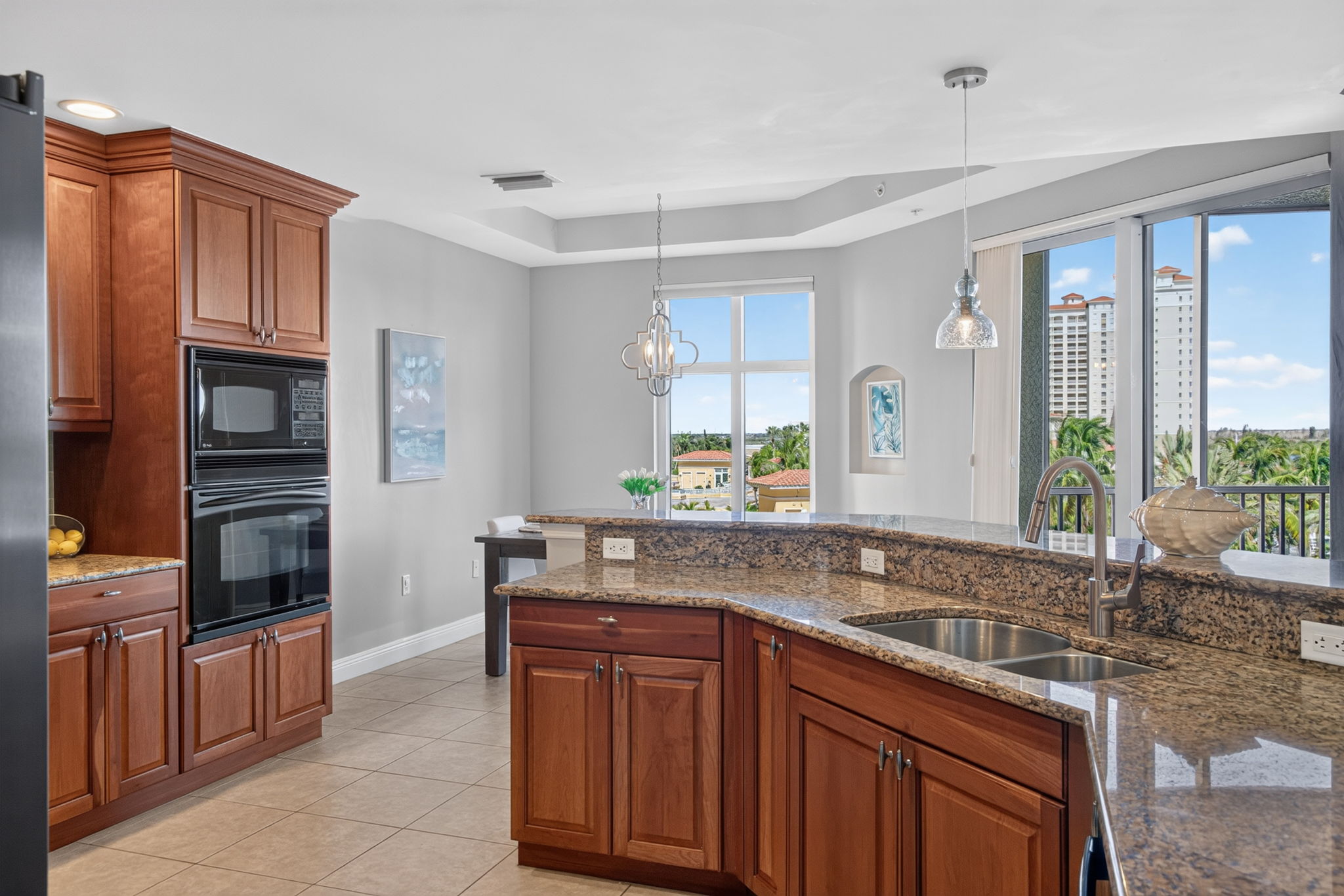 Kitchen 1 of 4