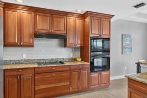 Kitchen 2 of 4