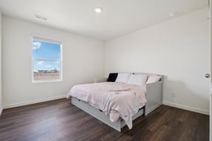 Holstein Dr-S0203-025.jpg