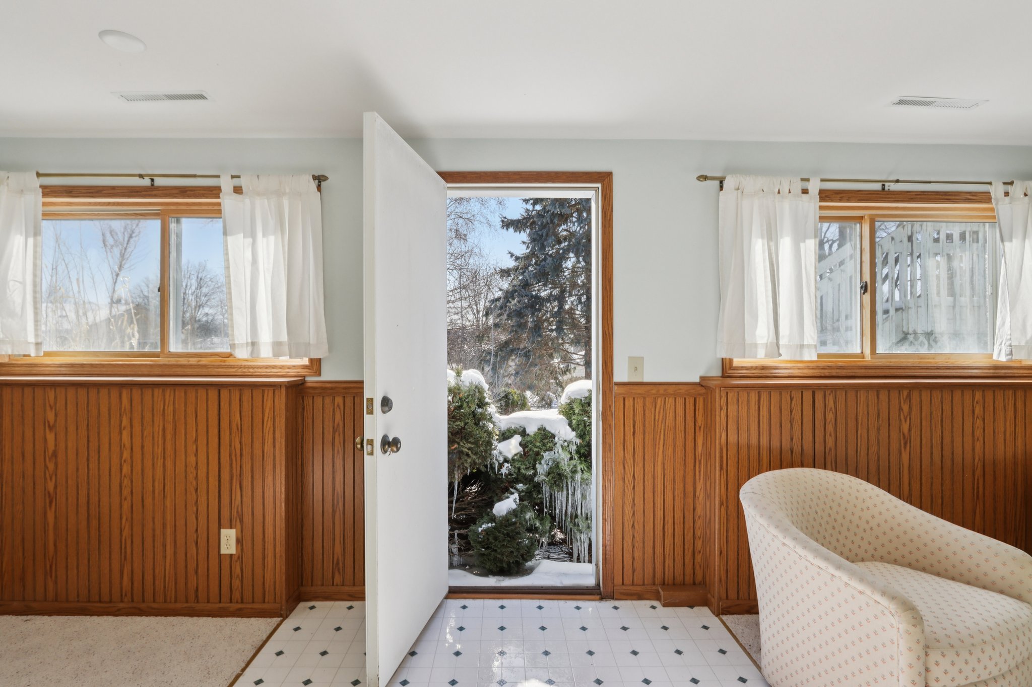 7 Nations Dr-S2901-007.jpg