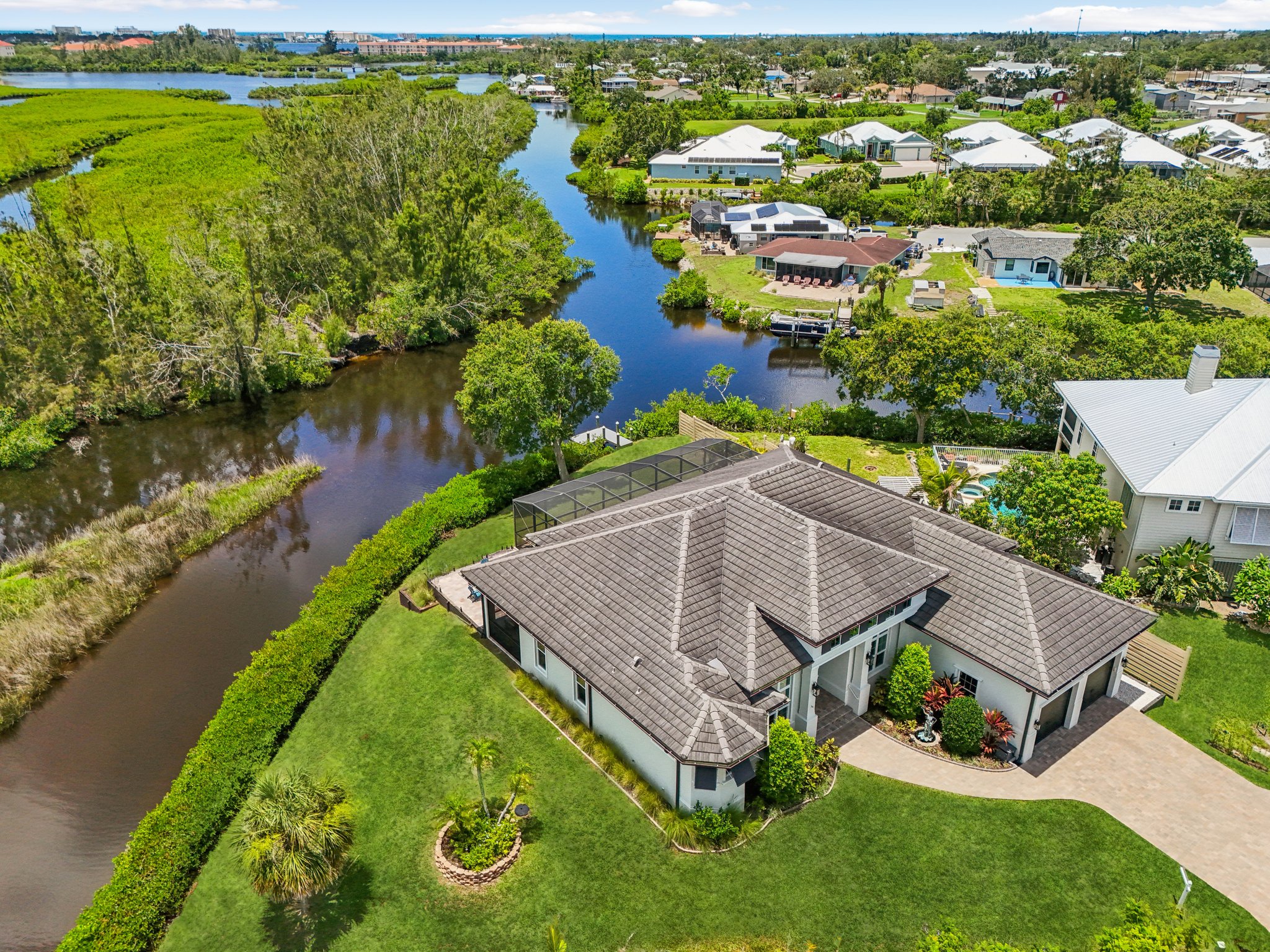 Colonial Bay Dr-1806-006.jpg
