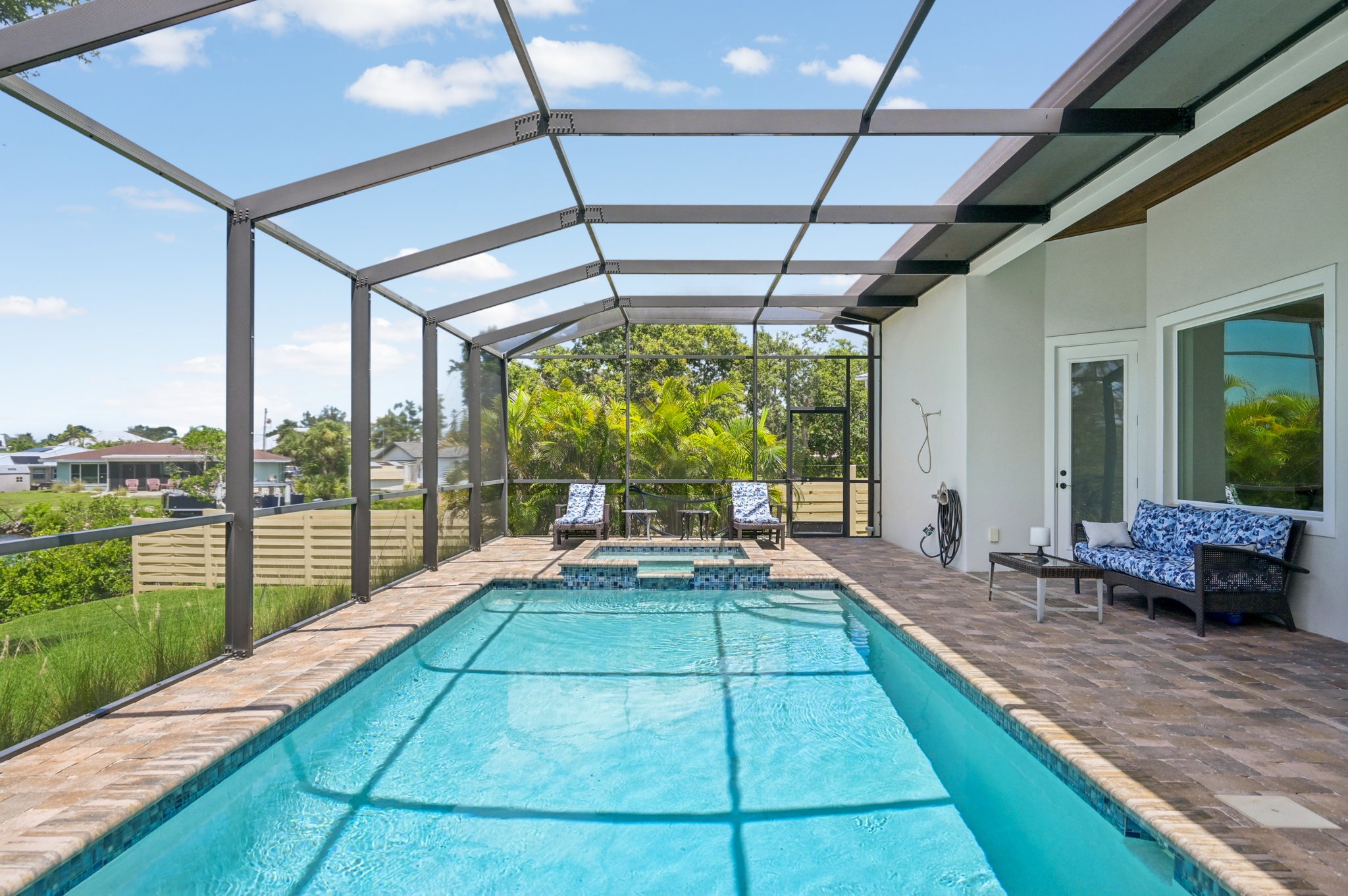 Colonial Bay Dr-1806-053.jpg