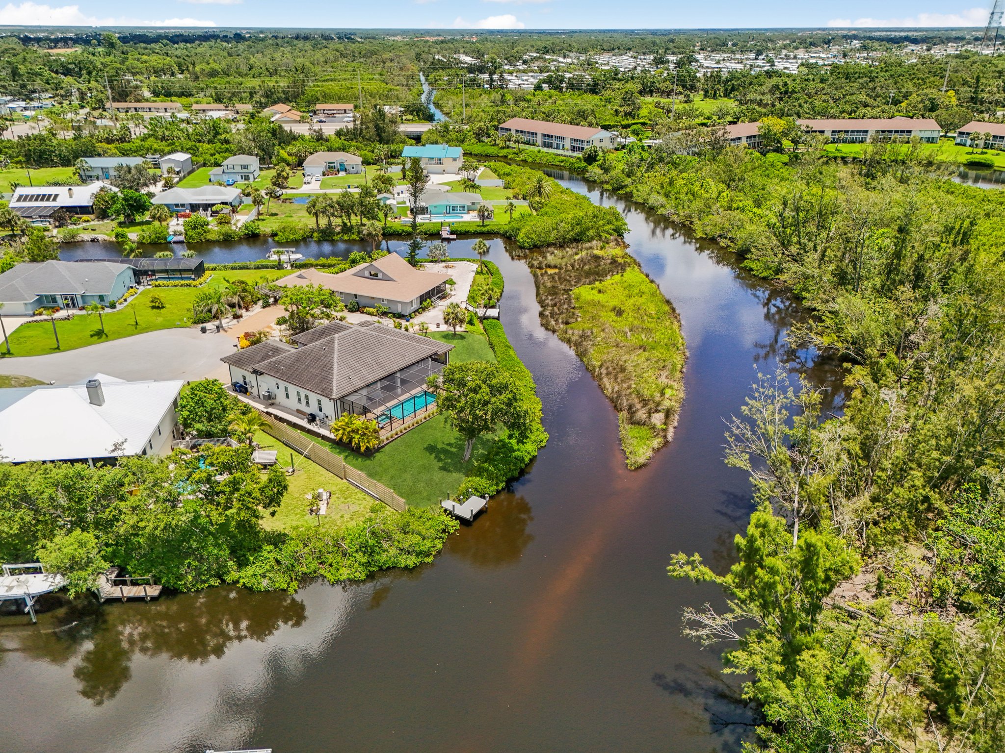 Colonial Bay Dr-1806-063.jpg
