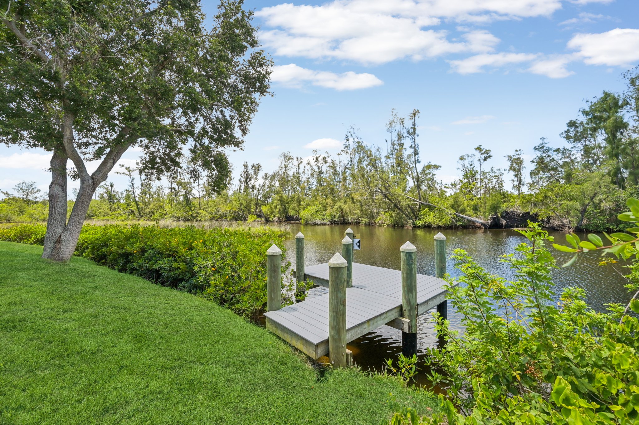 Colonial Bay Dr-1806-071.jpg