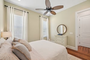 Colonial Bay Dr-1806-036.jpg