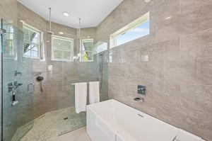 Colonial Bay Dr-1806-046.jpg
