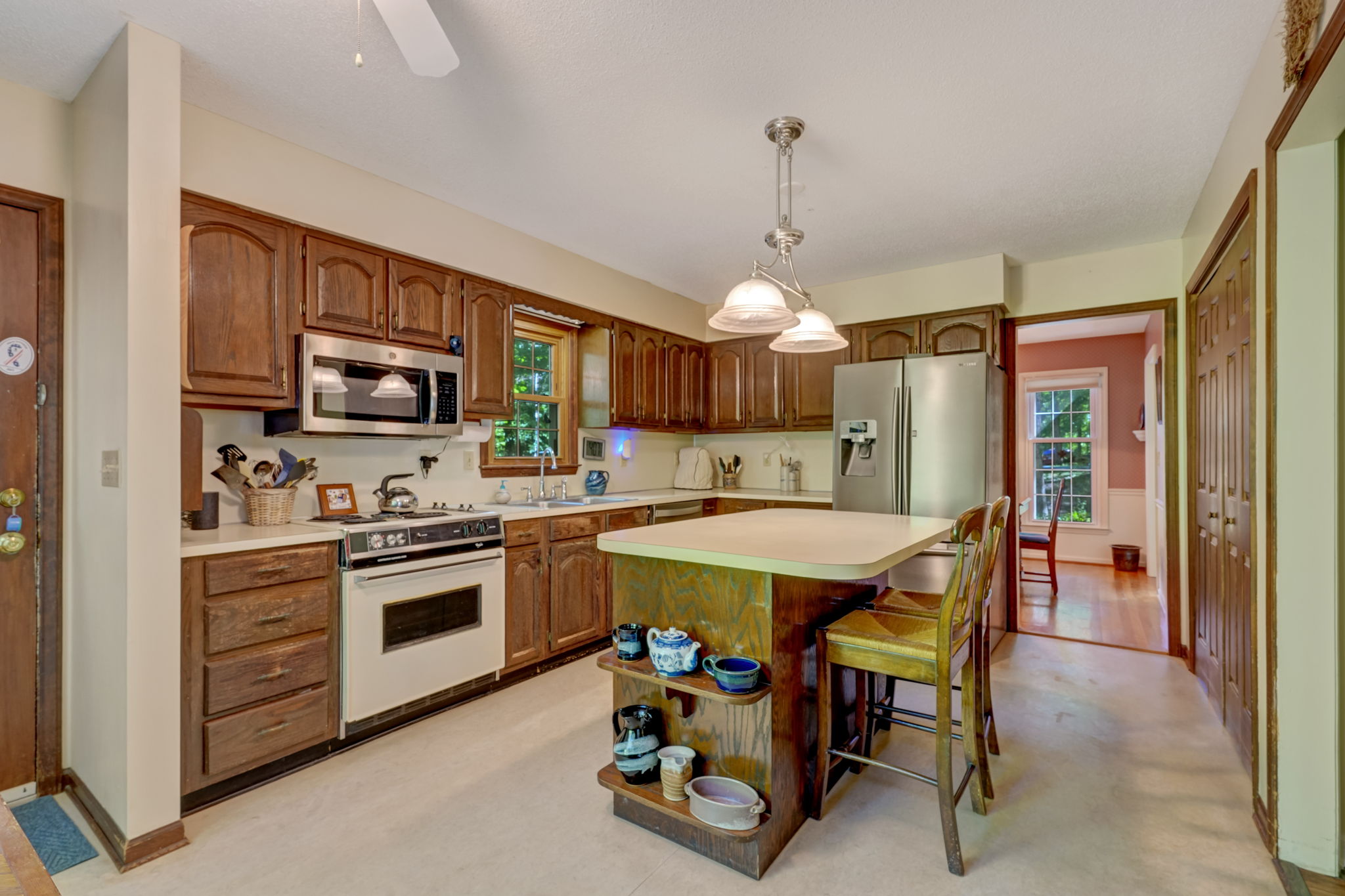 Kitchen/Breakfast Bar