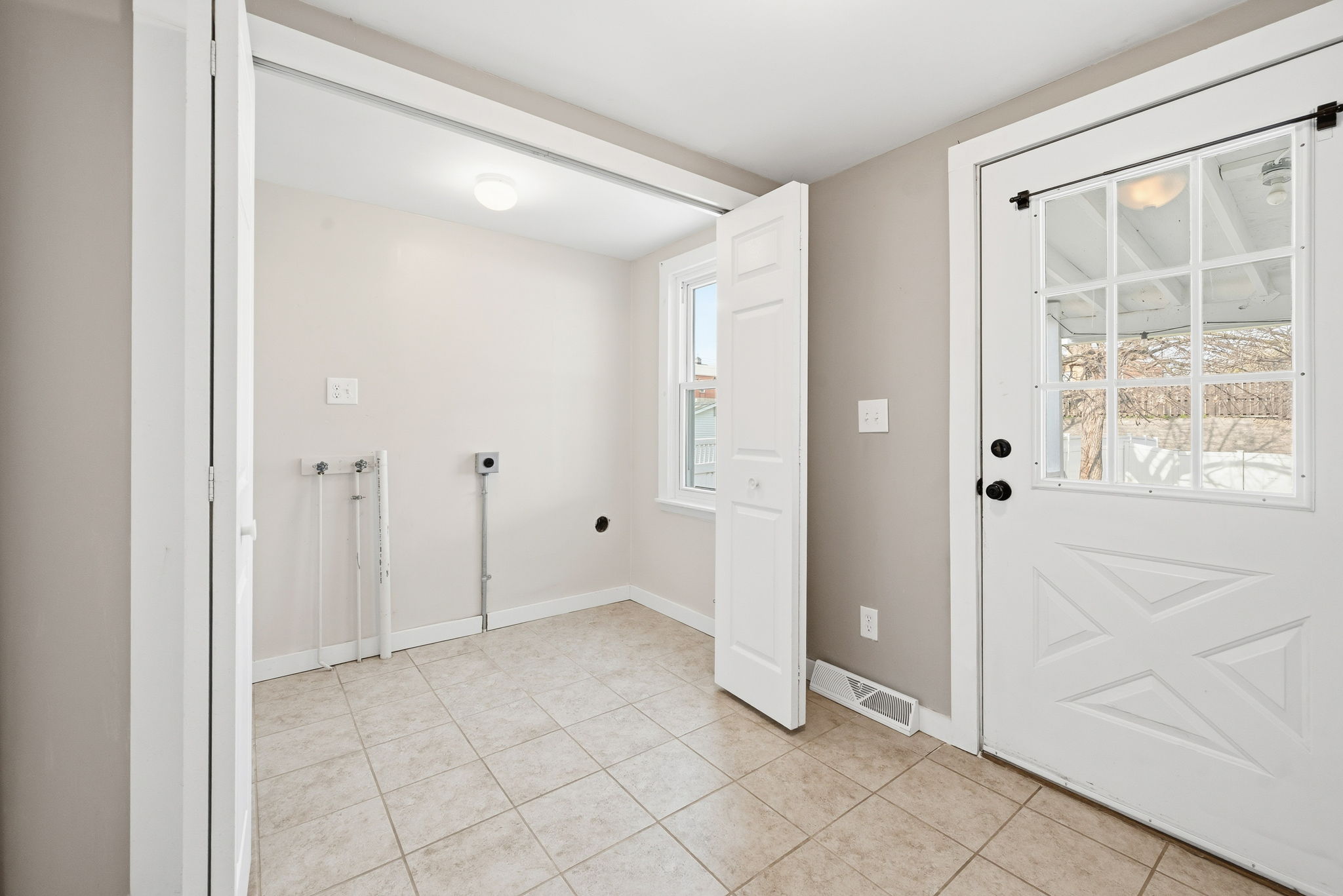 No stairs needed... a convenient main floor laundry