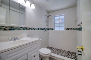 2nd Bathroom