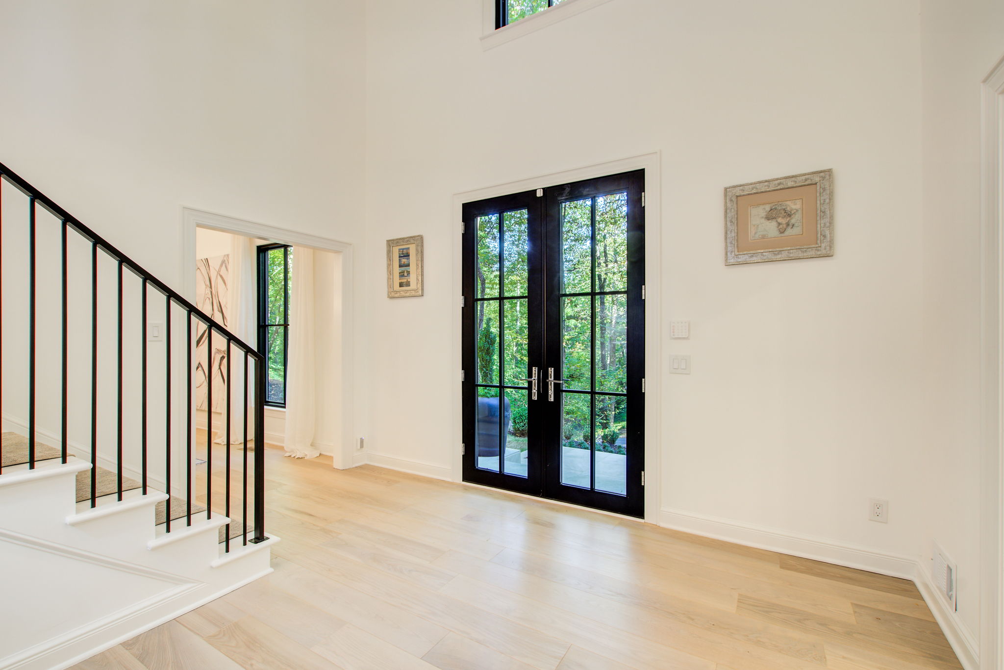 5 Foyer w Dining Access