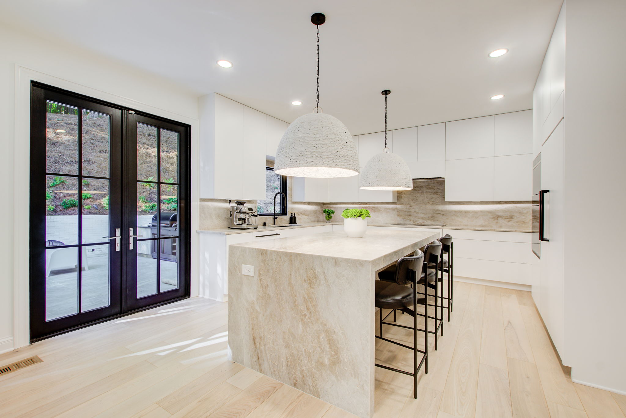 26 Kitchen G w Patio Walkout