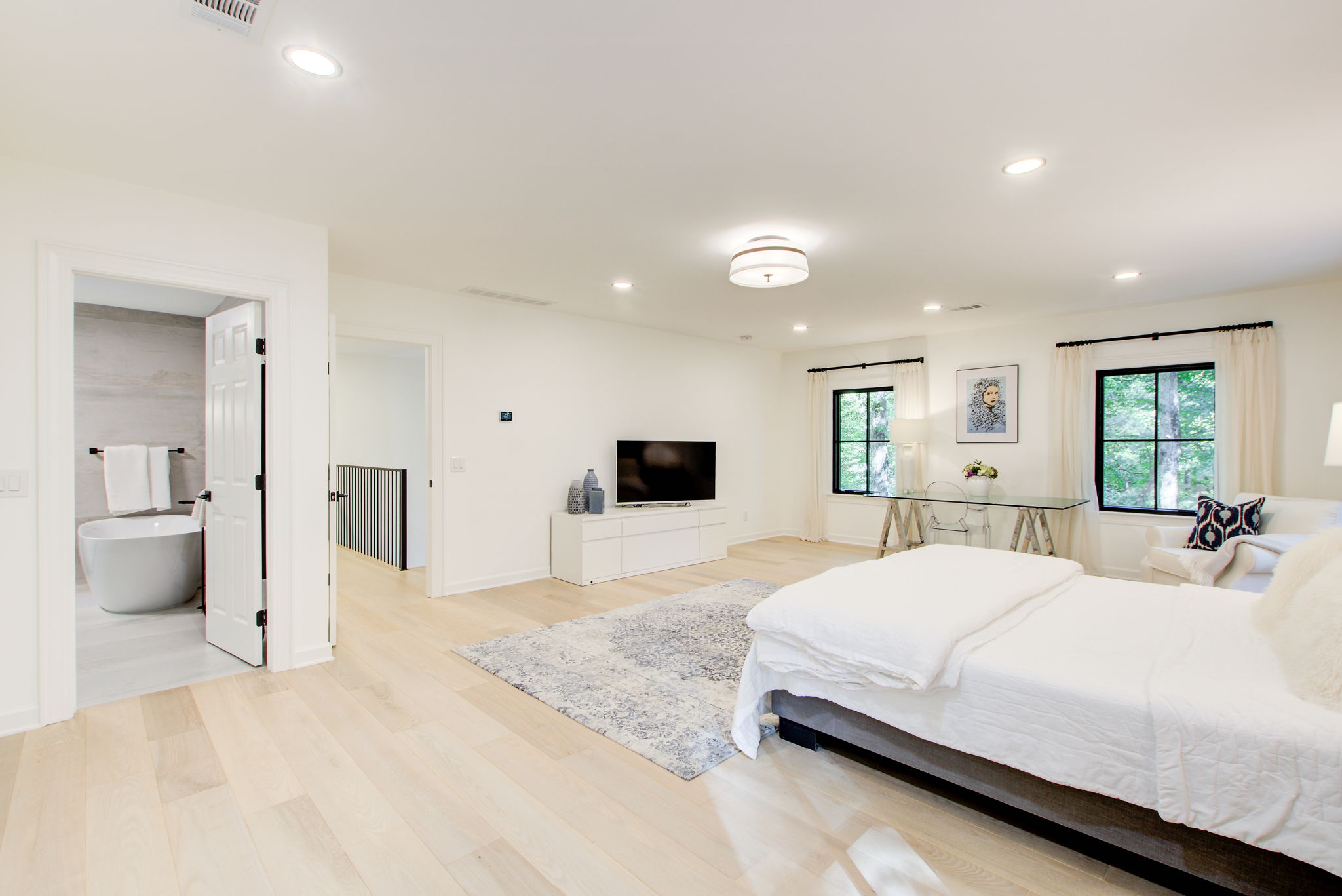 52 Main BR C w En Suite View