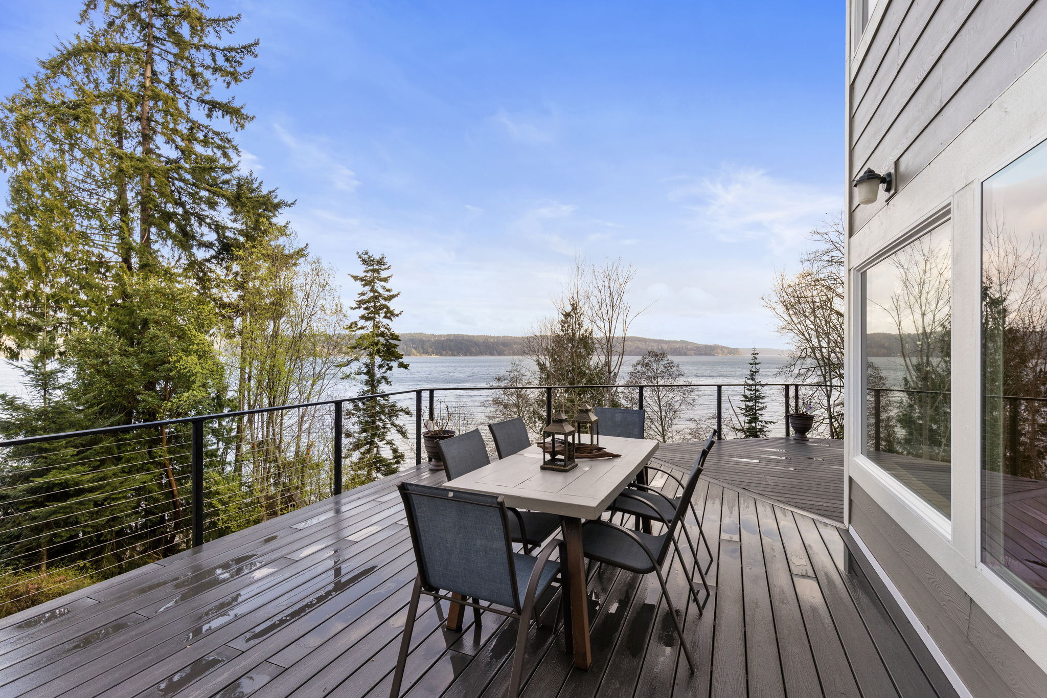 This 899 sq ft deck wraps around the front of the home capitalizing on ALLLLLL the views!