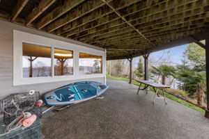 Paddle boarding and crabbing...right out your back door! Also, great patio for outside enjoyment!