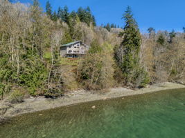 Stairs down to the beach!