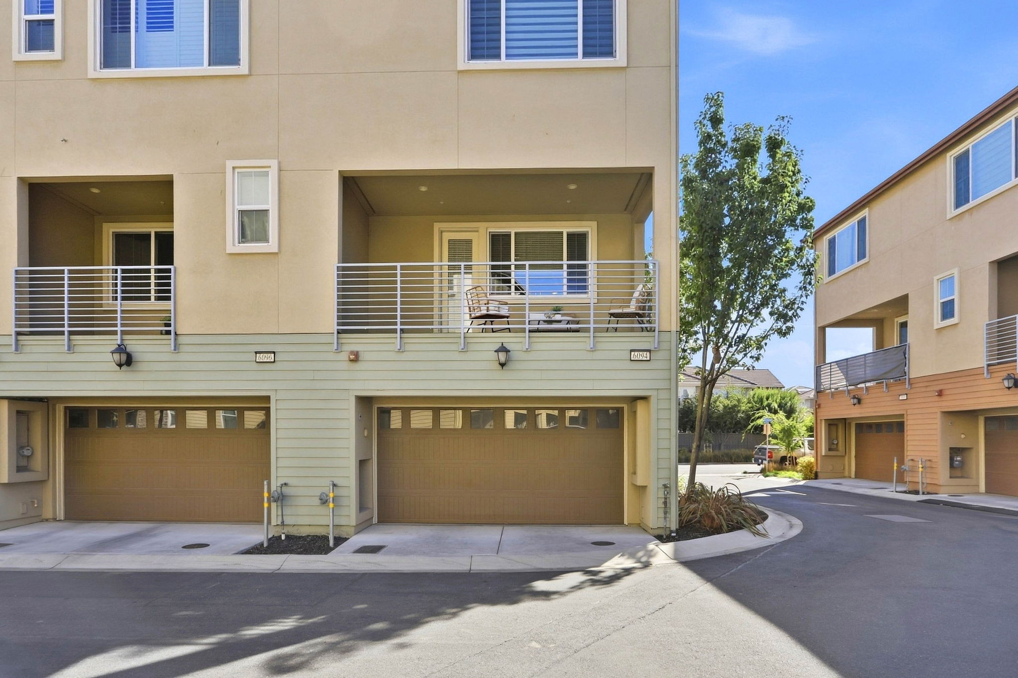 043_F8_6094 Charlotte Dr