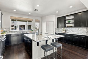010_F8_6094 Charlotte Dr