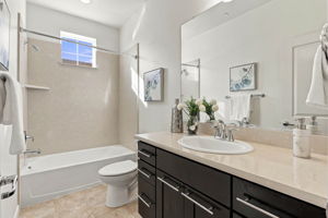 029_F8_6094 Charlotte Dr