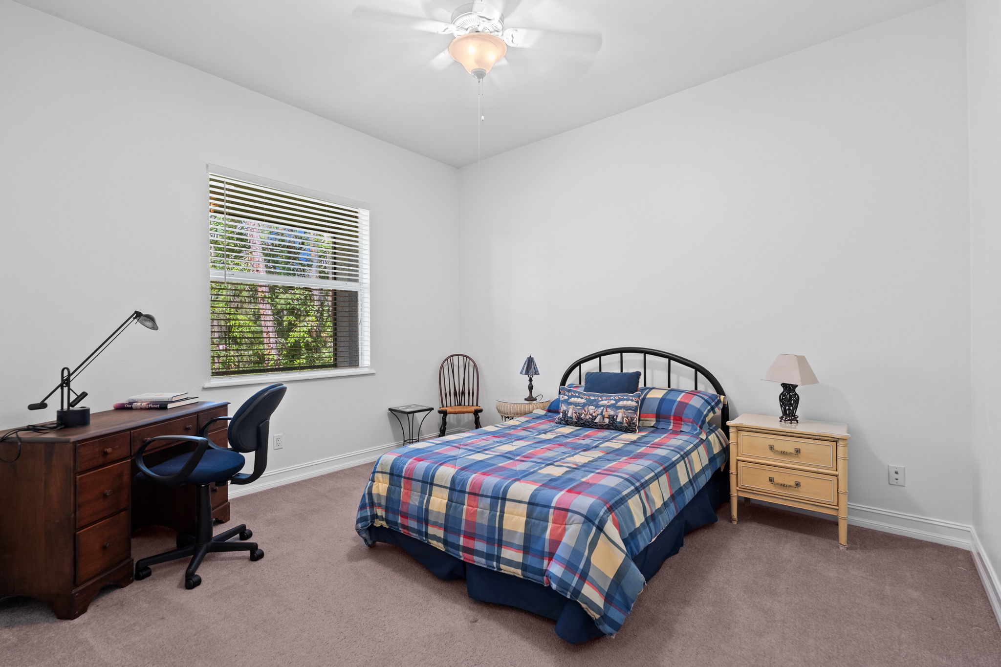 Bedroom 2 w large walk-in closet