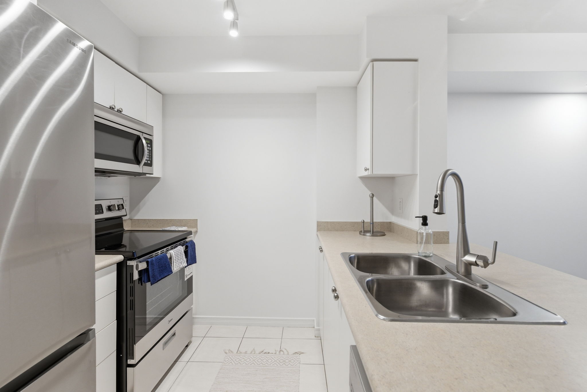 Property in Toronto — delivered property photograph 6