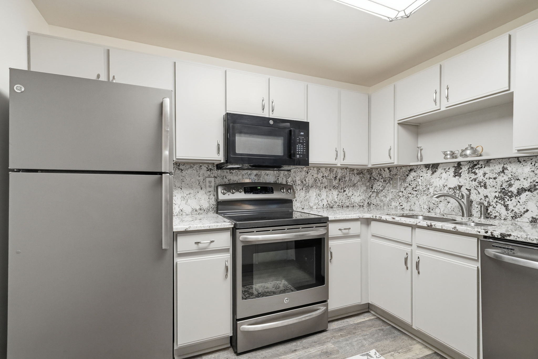Full kitchen on terrace level
