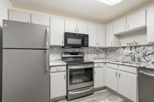 Full kitchen on terrace level