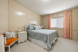 Guest Bedroom 1-1