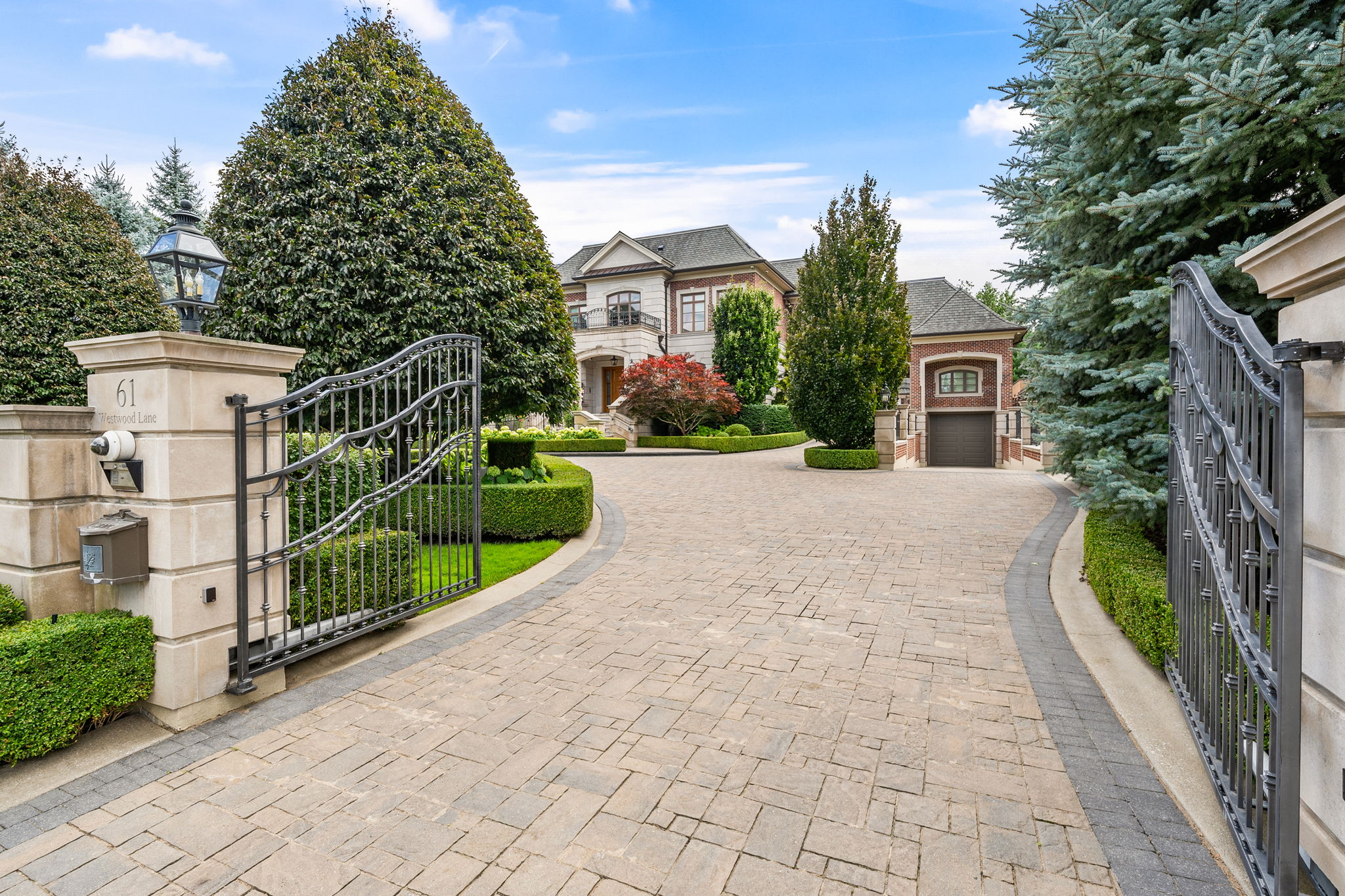 61 Westwood Ln Richmond Hill, ON L4C 6X6