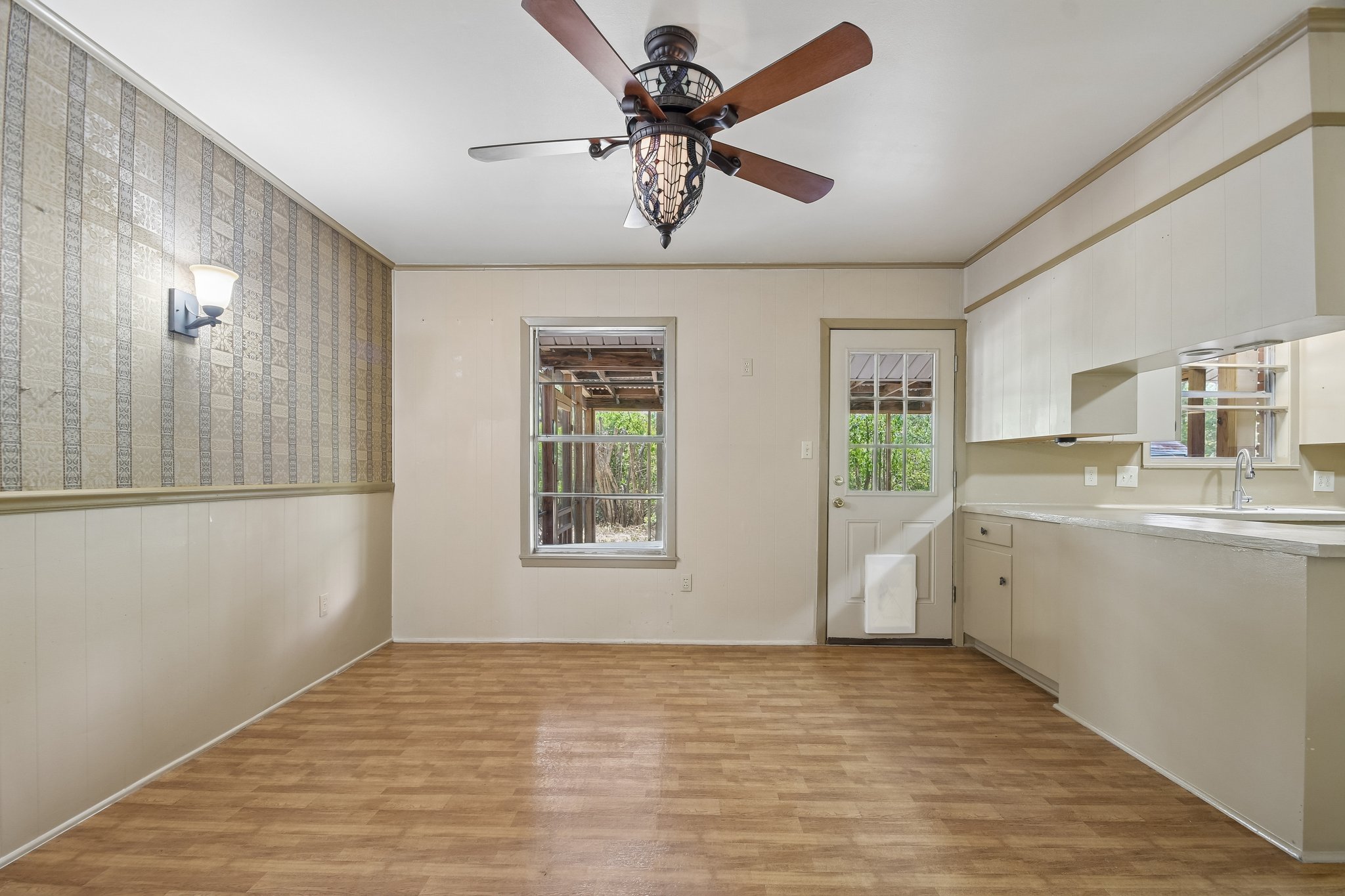 Mogonye Ln-S1209-008.jpg