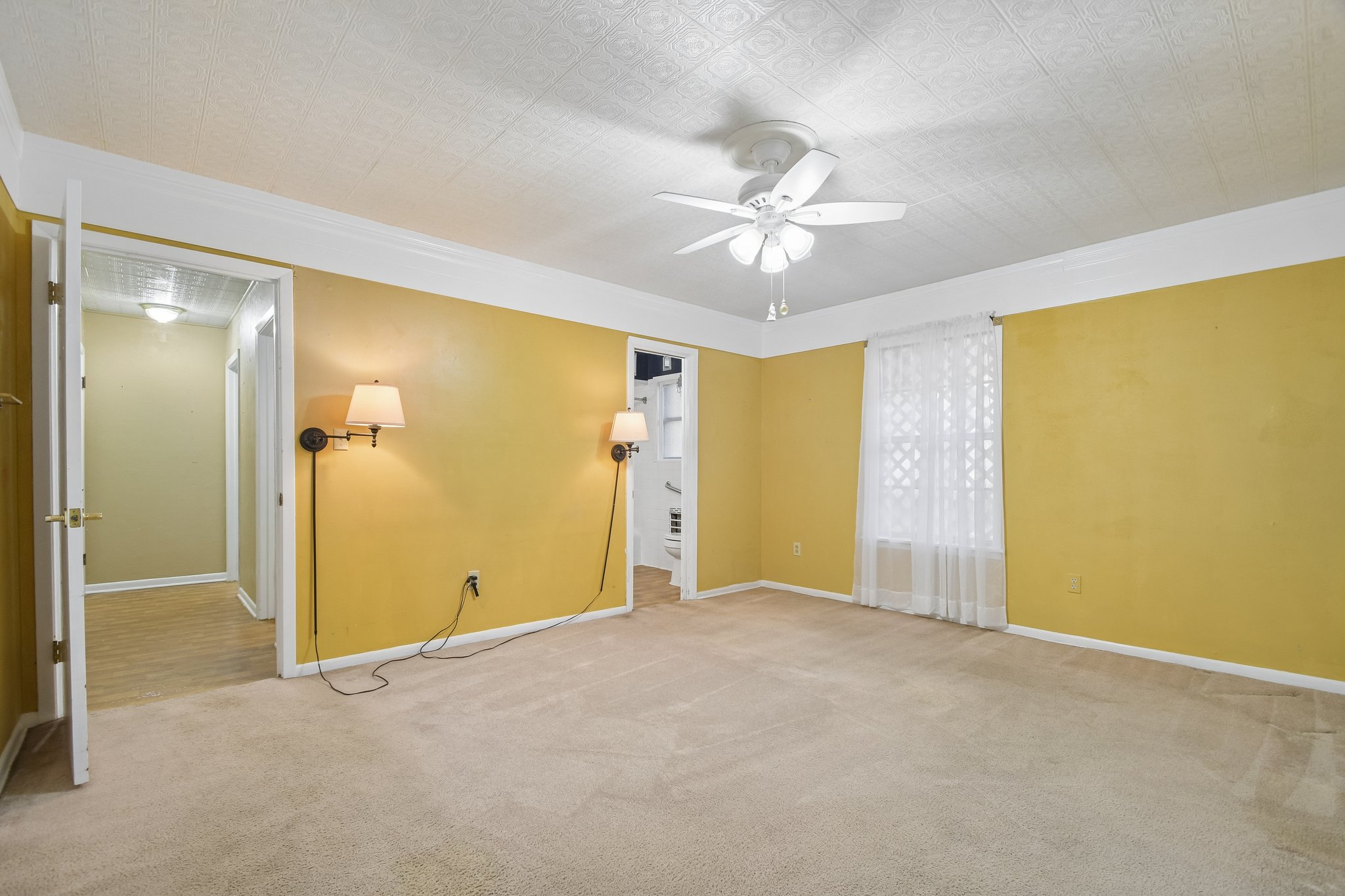 Mogonye Ln-S1209-020.jpg
