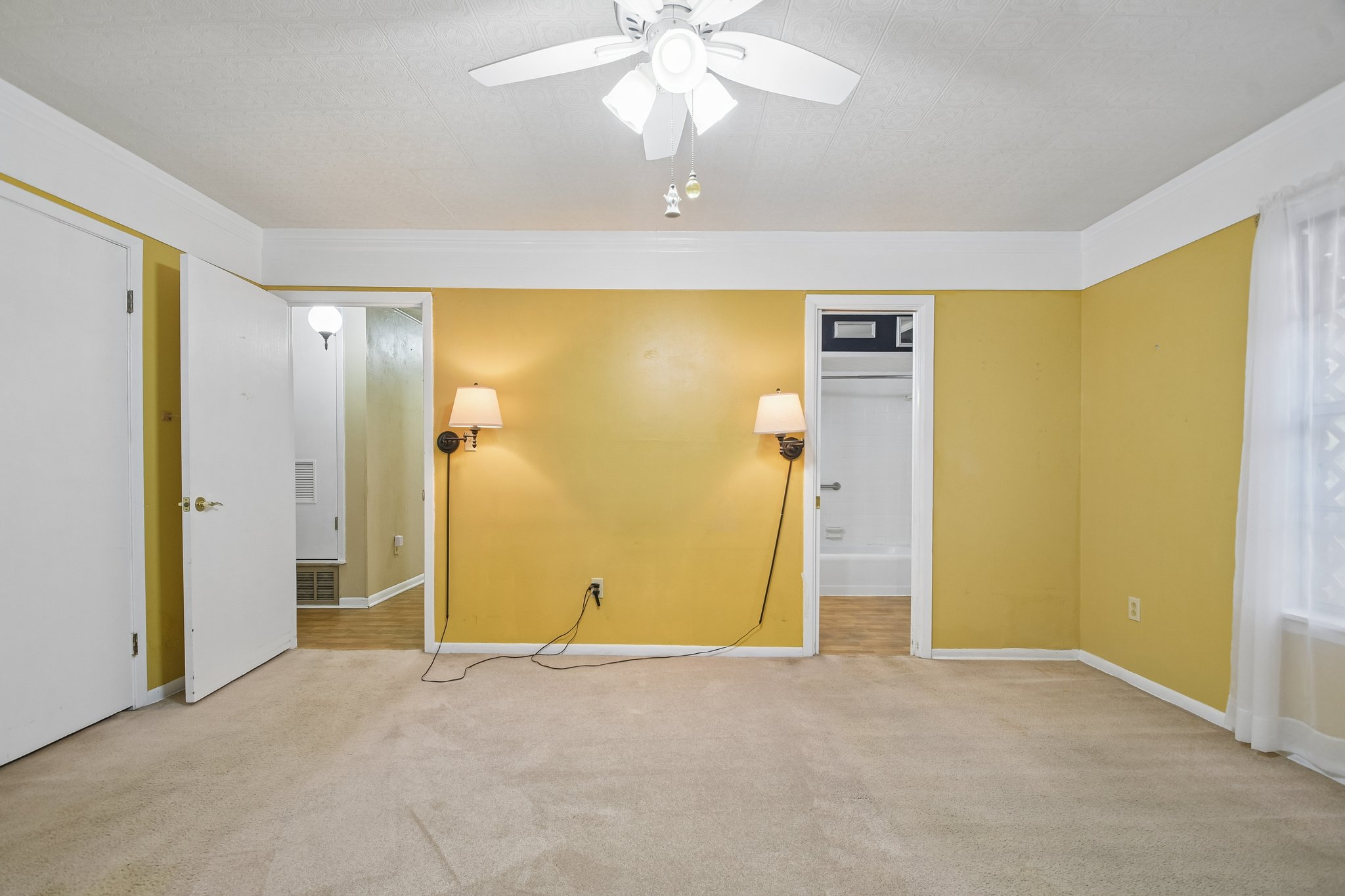 Mogonye Ln-S1209-021.jpg