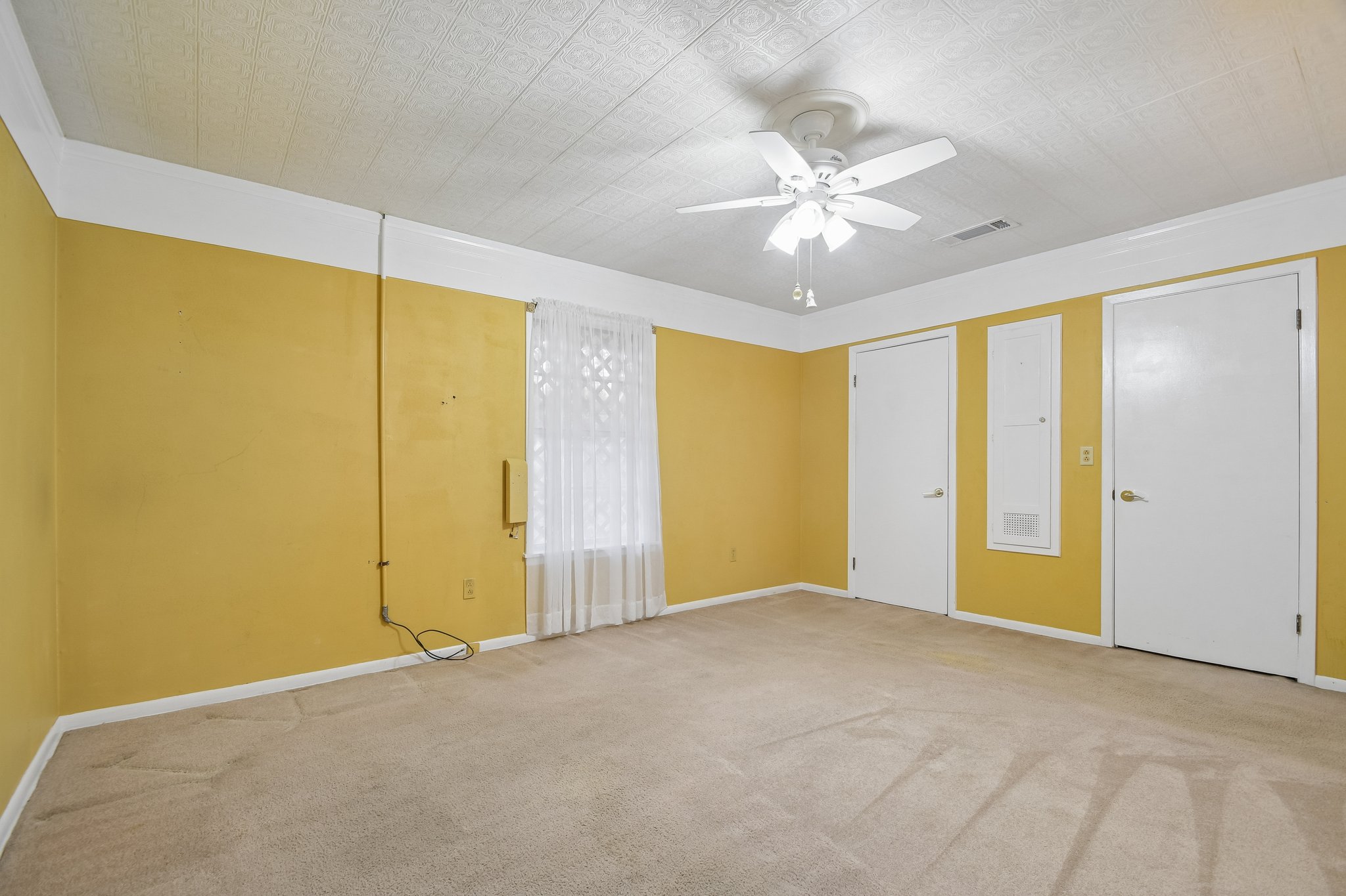 Mogonye Ln-S1209-022.jpg