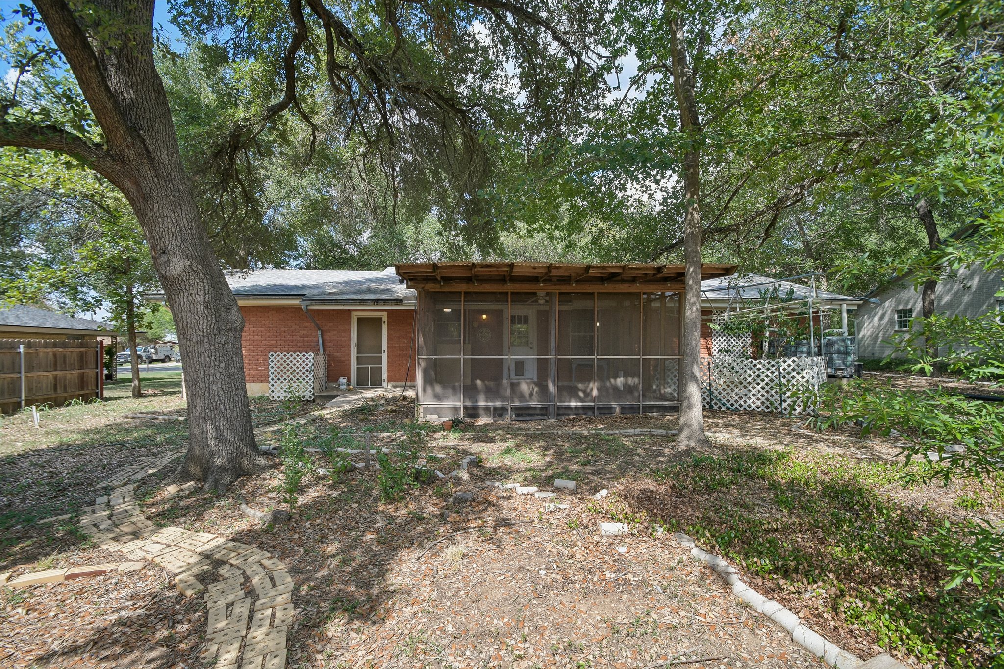 Mogonye Ln-S1209-033.jpg