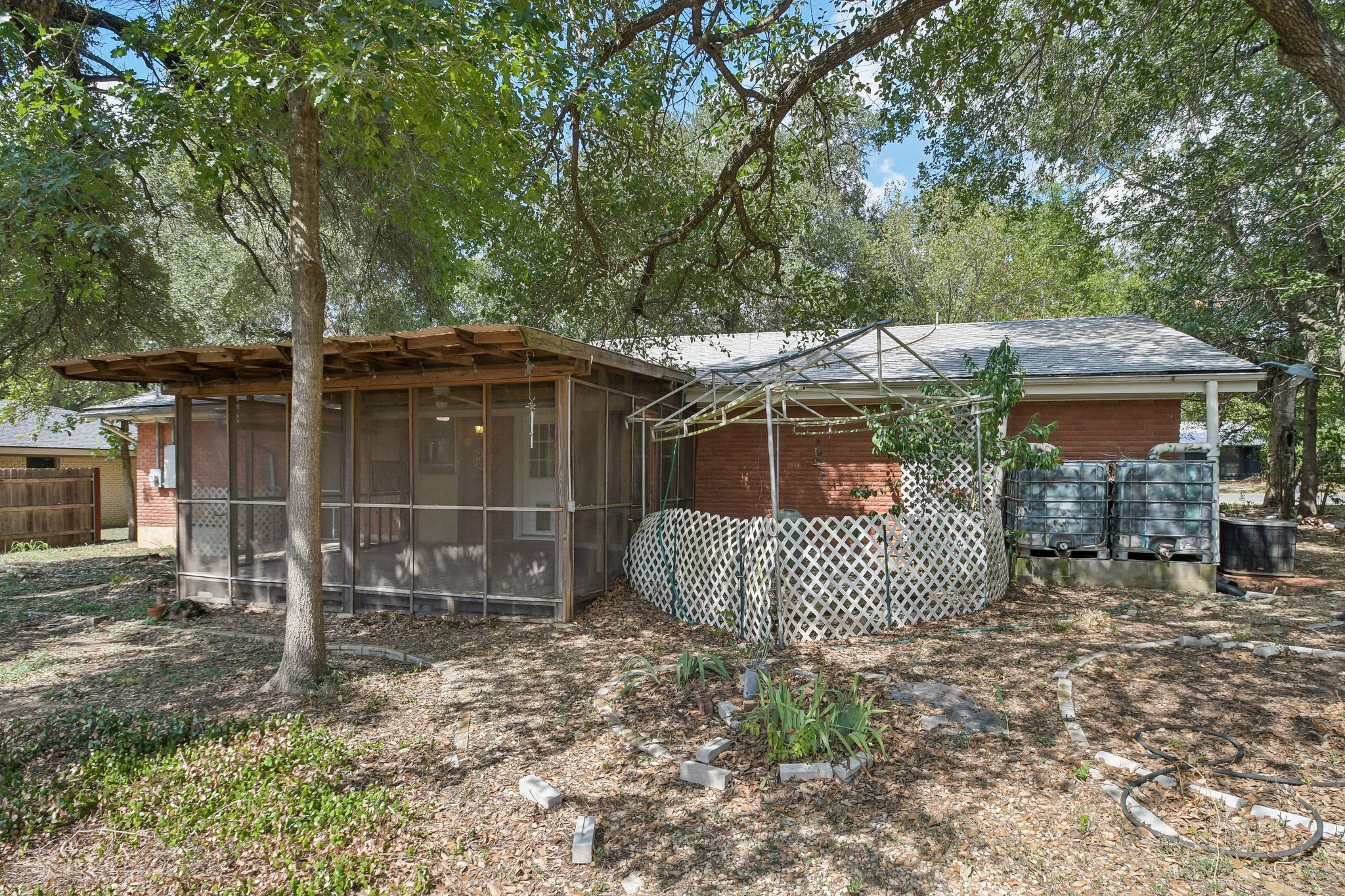 Mogonye Ln-S1209-034.jpg