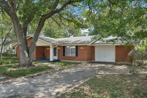 Mogonye Ln-S1209-001.jpg