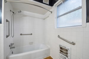 Mogonye Ln-S1209-011.jpg