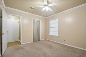 Mogonye Ln-S1209-015.jpg