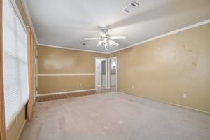 Mogonye Ln-S1209-018.jpg