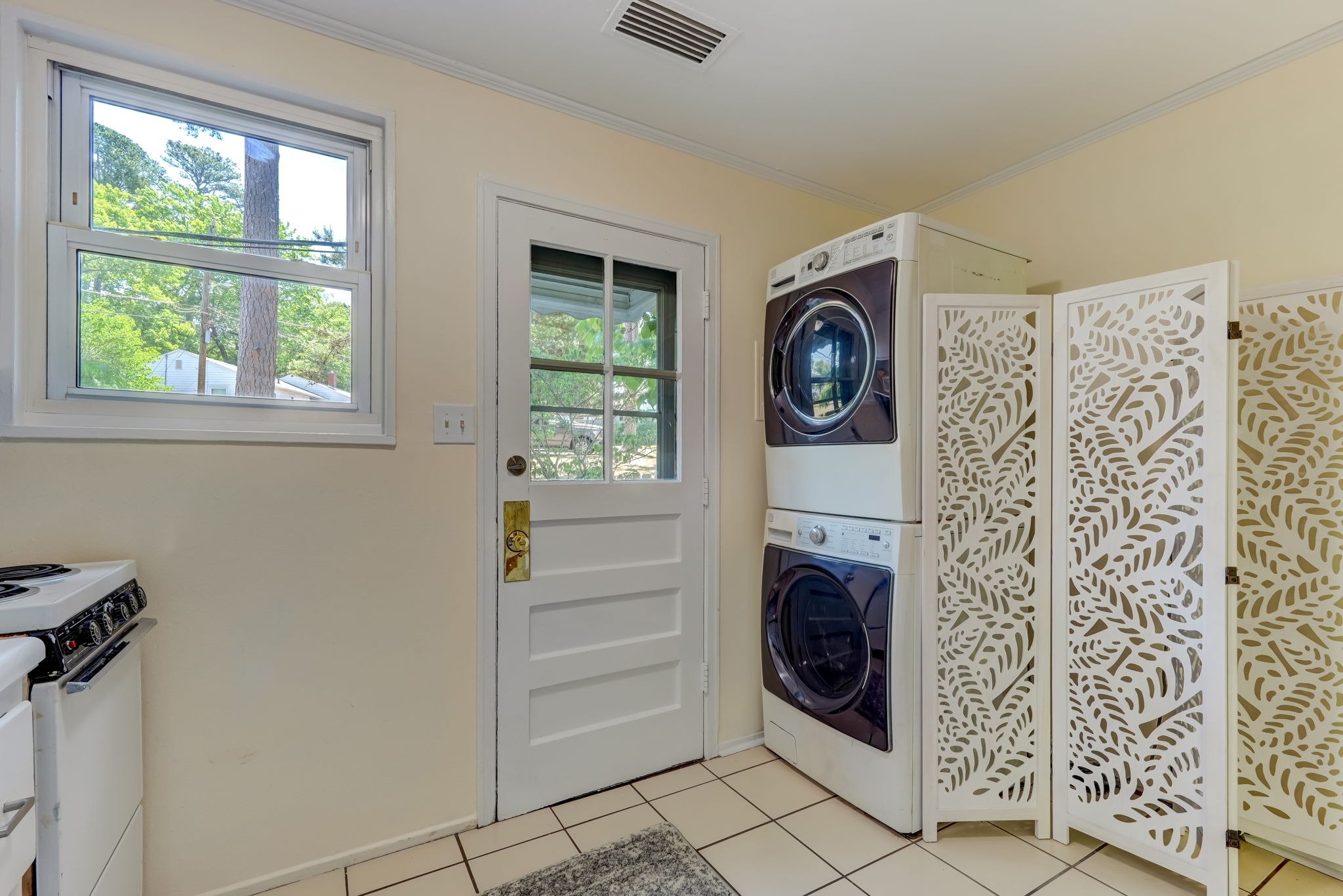 Kitchen - Laundry