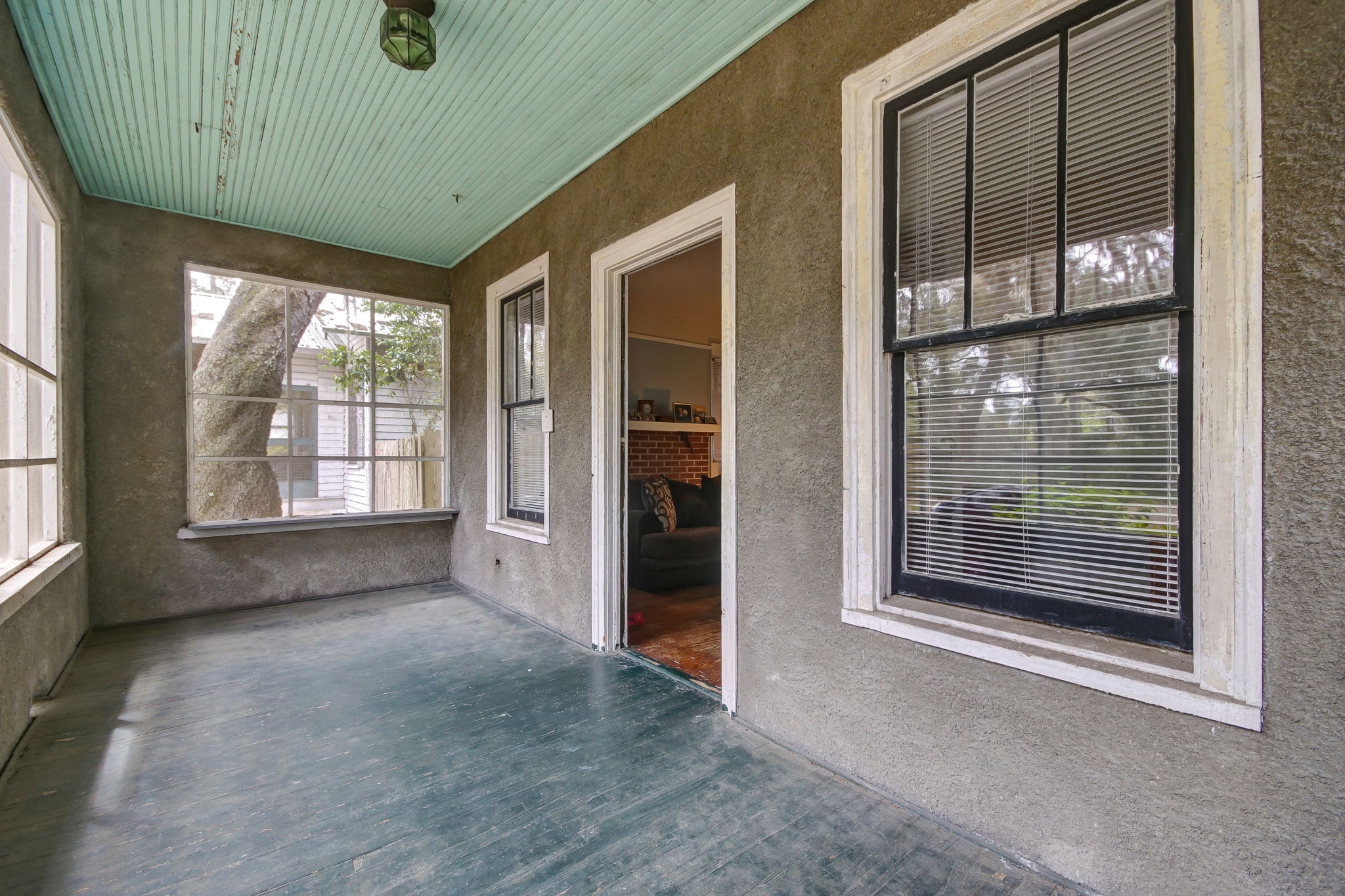 Front Porch/Entrance