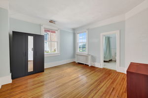 2nd bedroom-middle- with jack and jill bath access