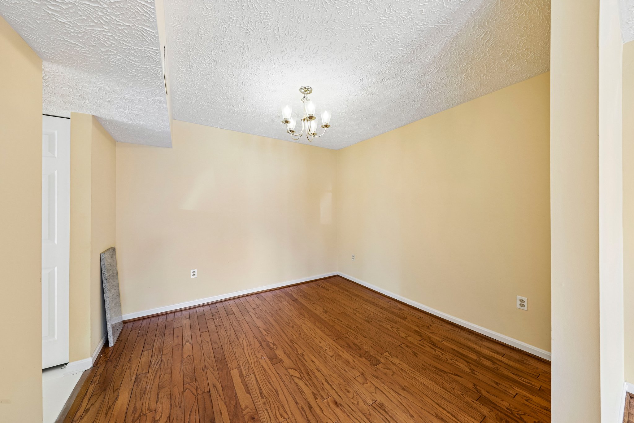 6100B Hoskins Hollow Cir-S1809-010.jpg