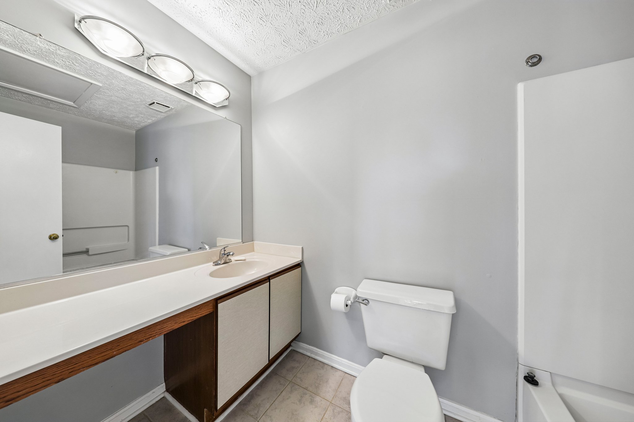6100B Hoskins Hollow Cir-S1809-030.jpg