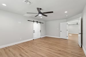  Photo 31