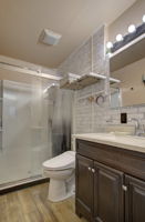 03 bathroom V