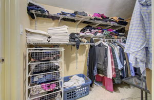 03 primary walk in closet2